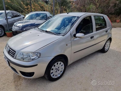 Usato 2004 Fiat Punto 1.2 Benzin 60 CV (1.300 €)