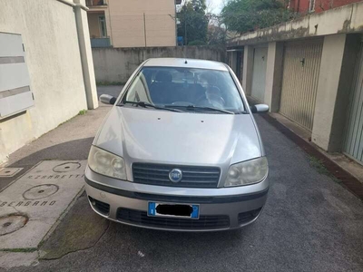 Usato 2004 Fiat Punto 1.2 Benzin 60 CV (2.000 €)