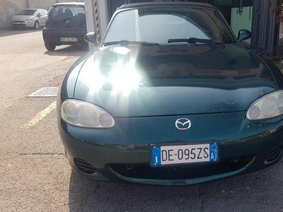 Usato 2004 Mazda MX5 1.6 Benzin 90 CV (5.900 €)