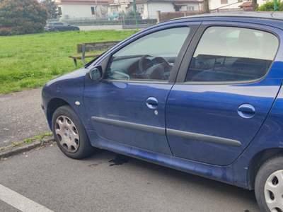 Usato 2004 Peugeot 206 1.4 Benzin 88 CV (2.000 €)