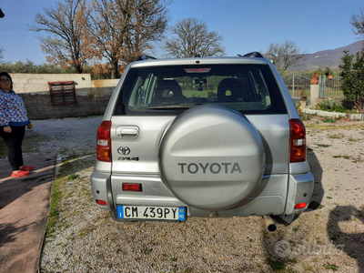 Usato 2004 Toyota RAV4 2.0 Diesel 116 CV (4.300 €)