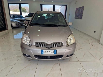 Usato 2004 Toyota Yaris 1.0 Benzin 65 CV (3.900 €)