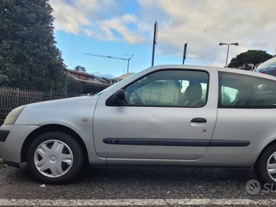 Usato 2005 Renault Clio 1.2 Benzin (1.900 €)