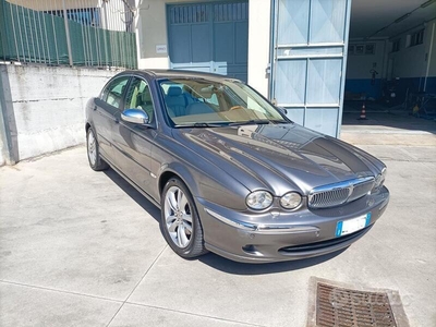 Usato 2006 Jaguar X-type 3.0 Benzin 230 CV (9.500 €)