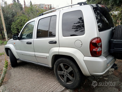 Usato 2006 Jeep Cherokee Diesel (5.000 €)