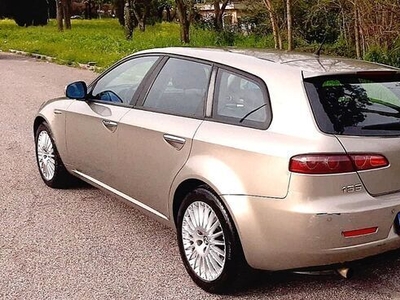Usato 2007 Alfa Romeo 159 1.9 Diesel 150 CV (2.900 €)