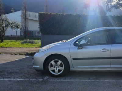 Usato 2007 Peugeot 207 1.4 Benzin 88 CV (1.900 €)
