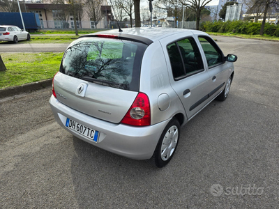 Usato 2007 Renault Clio 1.1 Benzin 75 CV (1.750 €)