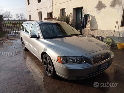 Usato 2007 Volvo V70 2.5 Diesel 140 CV (2.500 €)