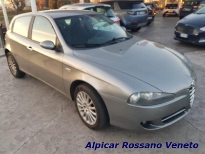 Usato 2008 Alfa Romeo 147 1.6 Benzin 105 CV (3.800 €)
