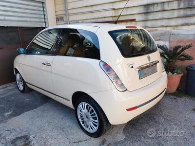 Usato 2008 Lancia Ypsilon 1.2 Benzin 69 CV (3.000 €)