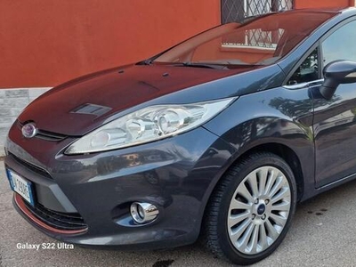 Usato 2009 Ford Fiesta 1.2 Benzin 82 CV (3.300 €)