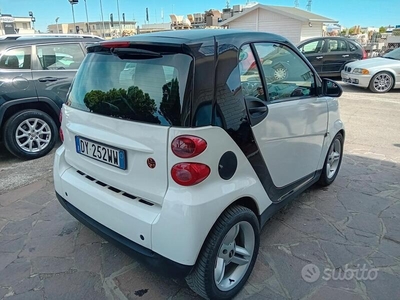 Usato 2009 Smart ForTwo Coupé 1.0 Benzin 71 CV (4.500 €)