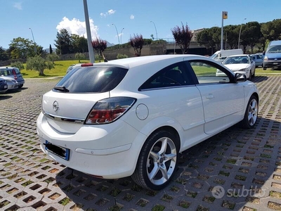 Usato 2010 Opel Astra GTC 1.7 Diesel 82 CV (4.000 €)