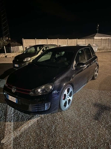 Usato 2010 VW Golf VI 2.0 Benzin 211 CV (13.000 €)