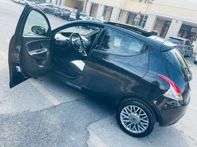 Usato 2011 Lancia Ypsilon 1.2 Benzin 69 CV (6.300 €)