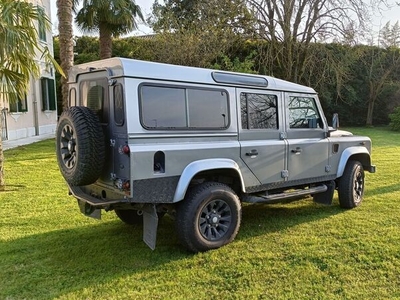 Usato 2011 Land Rover Defender 2.2 Diesel 122 CV (44.000 €)