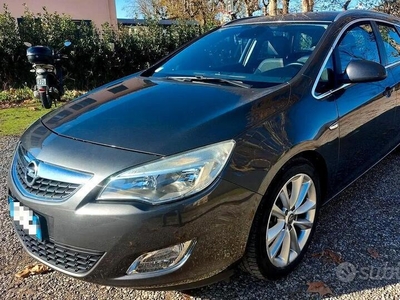 Usato 2011 Opel Astra 1.7 Diesel 125 CV (6.490 €)