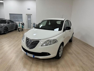 Usato 2012 Lancia Ypsilon 1.2 Benzin 69 CV (8.200 €)