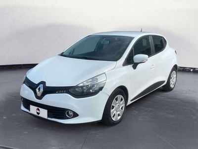 Usato 2012 Renault Clio 1.1 Benzin 75 CV (8.900 €)