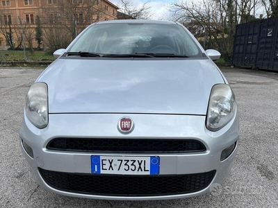 Usato 2014 Fiat Punto 1.4 Benzin 77 CV (3.950 €)