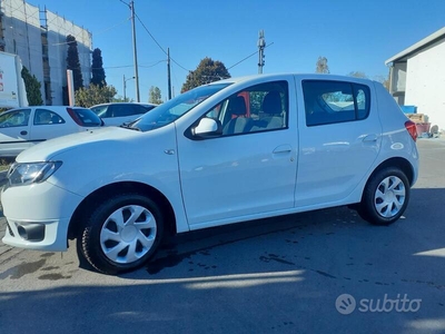 Usato 2015 Dacia Sandero Benzin (7.900 €)