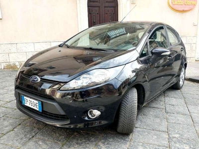Usato 2015 Ford Fiesta 1.2 Benzin 82 CV (6.000 €)