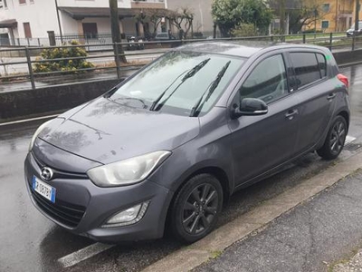 Usato 2015 Hyundai i20 1.2 Benzin 84 CV (7.850 €)