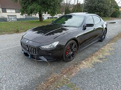 Usato 2015 Maserati Ghibli 3.0 Benzin 410 CV (33.000 €)