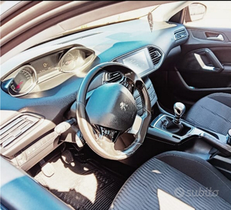 Usato 2015 Peugeot 308 1.6 Diesel 120 CV (8.800 €)
