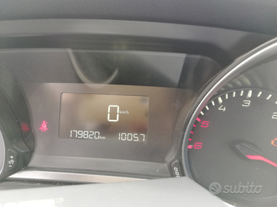Usato 2015 Peugeot 308 1.6 Diesel 99 CV (8.500 €)