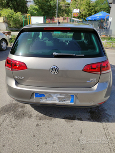 Usato 2015 VW Golf VII Benzin (11.900 €)