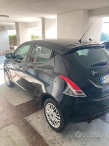 Usato 2017 Lancia Ypsilon 1.2 Benzin 69 CV (9.000 €)