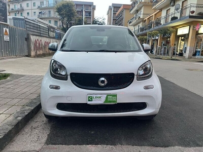 Usato 2019 Smart ForTwo Cabrio 1.0 Benzin 71 CV (13.900 €)