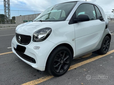 Usato 2019 Smart ForTwo Coupé 1.0 Benzin 71 CV (14.600 €)