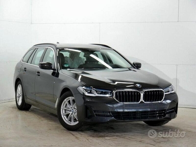 Usato 2022 BMW 520 2.0 El_Hybrid 245 CV (41.800 €)