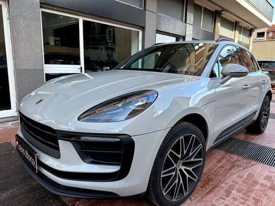 Usato 2022 Porsche Macan 2.0 Benzin 265 CV (74.800 €)