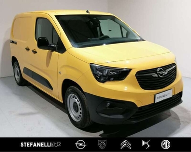 Usato 2024 Opel Combo 1.2 Benzin 110 CV (17.400 €)