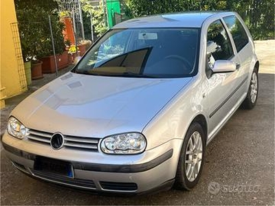 VOLKSWAGEN Golf 4ª serie - 2001