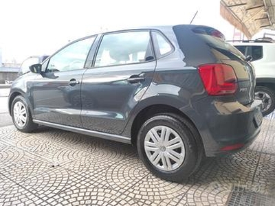 VOLKSWAGEN Polo 2016