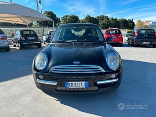 Usato 2003 Mini Cooper 1.6 Benzin 116 CV (3.900 €)