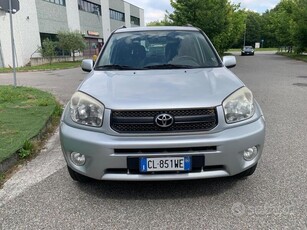 Usato 2004 Toyota RAV4 2.0 Benzin 150 CV (5.900 €)