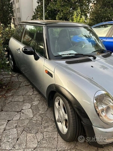 Usato 2004 Mini Cooper Benzin (3.000 €)