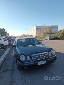 Usato 1995 Mercedes E200 2.0 Benzin 136 CV (5.000 €)