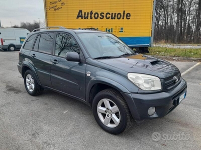 Usato 2005 Toyota RAV4 2.0 Diesel 116 CV (4.790 €)