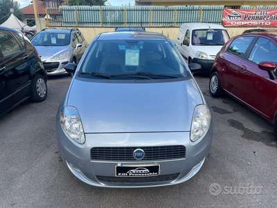 Usato 2006 Fiat Grande Punto 1.4 Benzin 77 CV (2.800 €)