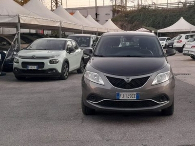 Lancia Ypsilon 0.9 TwinAir 85 CV 5 porte Metano Ecochic Silver usato