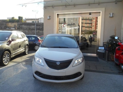 Lancia Ypsilon 1.2 69 CV 5 porte GPL Ecochic Gold nuovo