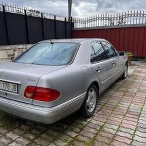 Mercedes-Benz Classe E 200 cat Avantgarde del 1996 usata a Napoli