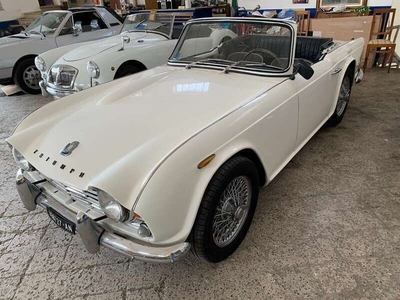 Usato 1963 Triumph TR4 2.1 Benzin 101 CV (32.000 €)